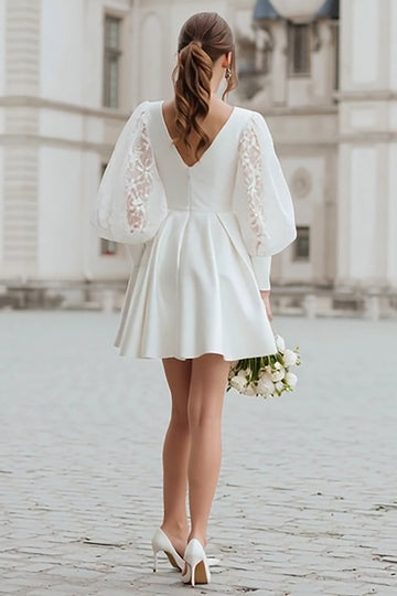 Robe de fiançailles courte en satin ivoire à col en V élégant